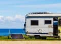Solar-Panel für ein Wohnmobil im Einsatz (depositphotos.com)