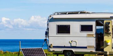 Solar-Panel für ein Wohnmobil im Einsatz (depositphotos.com)