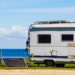 Solar-Panel für ein Wohnmobil im Einsatz (depositphotos.com)